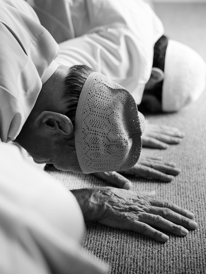 seorang muslim yang beribadah di bulan dzulqa'dah