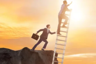 Ketahui Tanda Orang Munafik dan Balasan yang Didapat