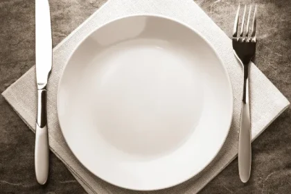 Apakah Alat Makan Bekas Makanan Haram Boleh Dipakai? Ini Hukumnya dalam Islam