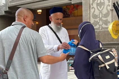 Sedekah Iftar Baitullah untuk Tamu Allah: Yayasan Alfatihah Bagikan 415 Paket Makanan!