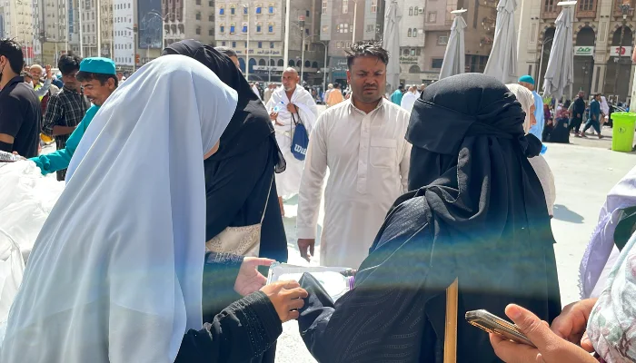 Sedekah Nasi Baitullah: Sekotak Nasi untuk Para Tamu Allah