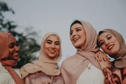 HukumTabarruj: Apakah Termasuk Golongan Wanita Terburuk dalam Islam?