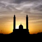 Keluar Rumah Saat Menjelang Magrib, Mengapa Dilarang dalam Islam Bagi Anak Kecil?