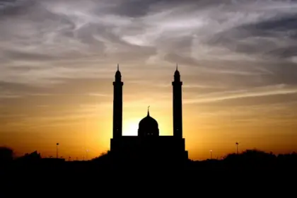 Keluar Rumah Saat Menjelang Magrib, Mengapa Dilarang dalam Islam Bagi Anak Kecil?