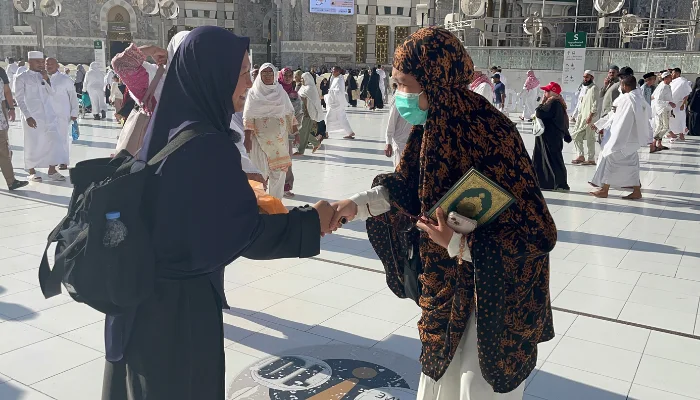 Menebar Manfaat Kepada Umat, Yayasan Alfatihah Mendistribusikan 108 Mushaf di Baitullah