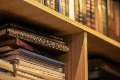 Pengertian Filsafat Islam, Lengkap dengan Penjelasan 3 Karakteristiknya!