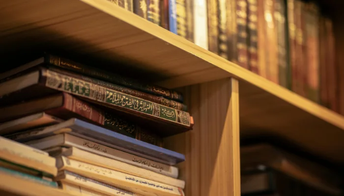 Pengertian Filsafat Islam, Lengkap dengan Penjelasan 3 Karakteristiknya!