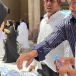 Sedekah Air Baitullah: Berbagi Sebotol Minuman di Tanah Suci Mekkah