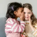 Menyebarkan Dusta Demi Memperbanyak Like dan Viewers, Kenali 5 Bahayanya!