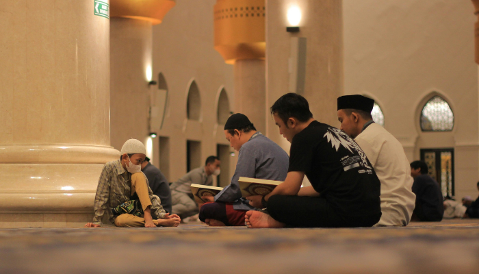 Hukum Memutus Silaturahmi Menurut Islam, Benarkah Menjadi Golongan Ahli Neraka?