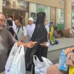 Sedekah Air Baitullah Bagikan 1.440 Minuman di Tanah Suci!