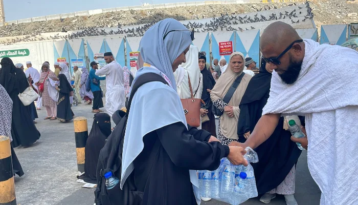 Sedekah Air Baitullah: 1.200 Botol Air Mineral Terdistribusikan Oleh Yayasan Alfatihah