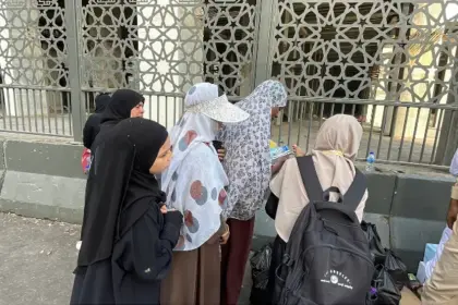 Sedekah Nasi Baitullah: Yayasan Alfatihah Berbagi 4.800 Paket Makanan di Sekitar Baitullah