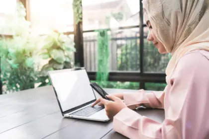 Mempelai Wanita Hadir Secara Online Saat Akad: Sahkah Pernikahan Ini?
