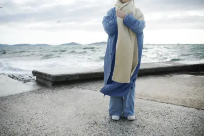 Aurat Wanita Muslimah Di Hadapan Wanita Nonis Menurut Mahzab Imam Syafi'i, Benarkan Tak Boleh Lepas Jilbab?