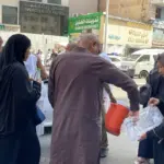 Sedekah Air Baitullah Berbagi 1.200 Air Minum di Kawasan Masjidil Haram!