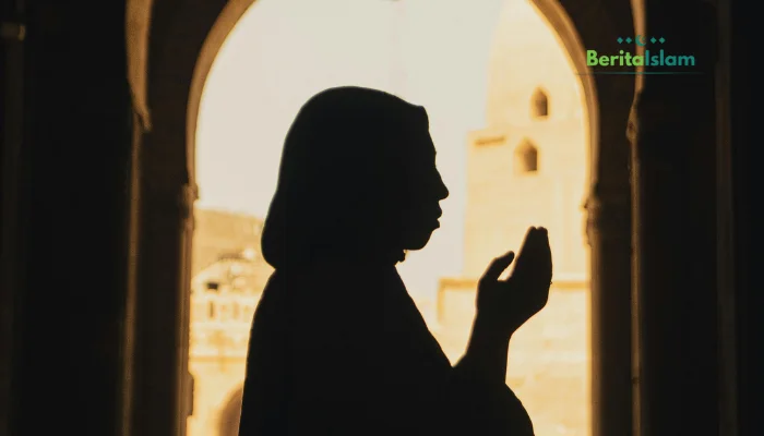 Dahsyatnya Keajaiban Doa Istri Sampai Menembus Langit: 5 Fakta Kisah Dibalik Kesuksesan Seorang Suami