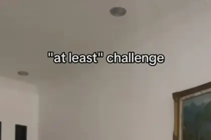 Tren “At Least” Dalam Pandangan Islam: Buka Aib yang Dinormalisasi