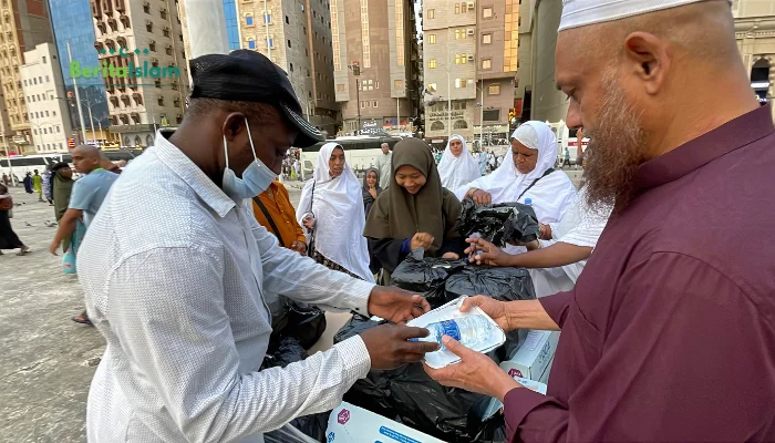 Sedekah Nasi Baitullah Warnai Akhir Tahun 2025 dengan 5.400 Porsi Makanan untuk Tamu Allah