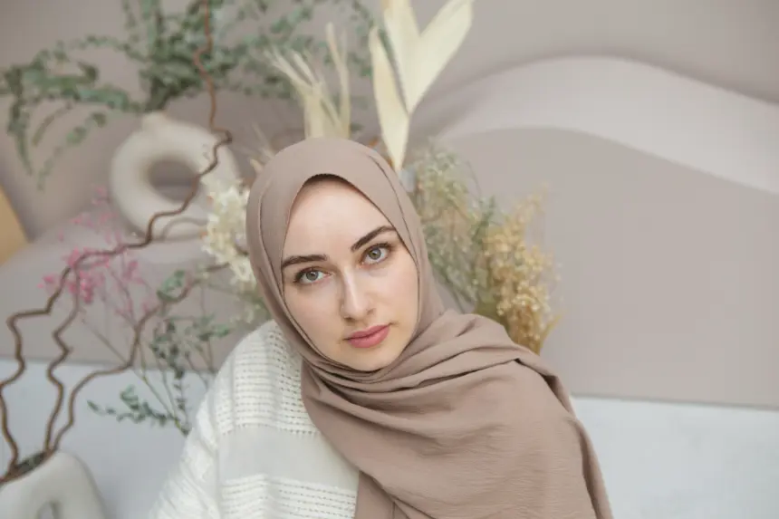 Bahaya Saat Jilbab Dijadikan Tolak Ukur Akhlak yang Sering Terjadi di Masyarakat