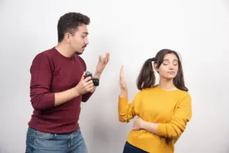 Haruskan Menasehati Teman yang Sudah Tahu Larangan Pacaran?