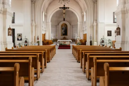 Masuk Gereja untuk Menghadiri Pernikahan Temen: Apa Hukumnya?