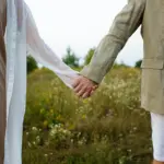 Menikahi Perempuan yang Belum Berjilbab: Siap dengan Risikonya?