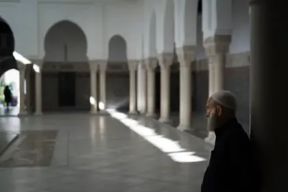 Perbedaan Masjid Zaman Nabi VS Masjid Zaman Sekarang