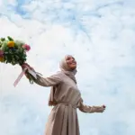 Saat Muslimah Jatuh Cinta, Sebaiknya Lakukan Ini!