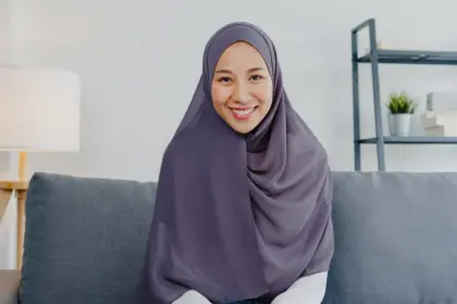 Padahal Pakai Jilbab, Tapi Kelakuannya Gitu: Ketika Kewajiban Dibenturkan Dengan Ekspektasi Manusia