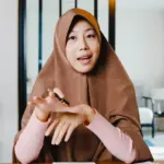 3 Kebiasaan Muslimah Introvert yang Dekat Dengan Syariat Islam