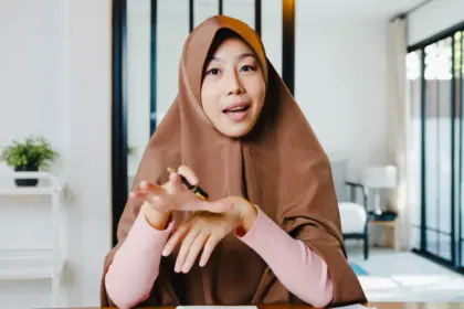 3 Kebiasaan Muslimah Introvert yang Dekat Dengan Syariat Islam