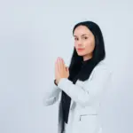 Tips Menghindari Jabat Tangan Dengan Lawan Jenis, Tanpa Melukai Perasaan Orang