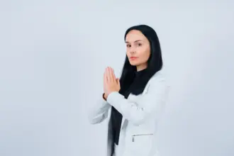 Tips Menghindari Jabat Tangan Dengan Lawan Jenis, Tanpa Melukai Perasaan Orang