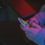 Masuk Neraka Lewat Jalur Stiker WhatsApp? Inilah Menurut Pandangan Islam!