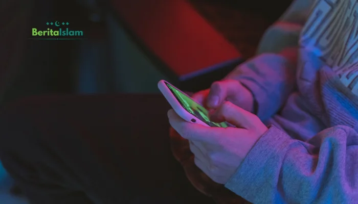 Masuk Neraka Lewat Jalur Stiker WhatsApp? Inilah Menurut Pandangan Islam!