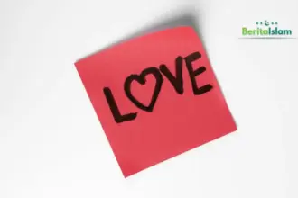 Sering Bodoh Saat Jatuh Cinta? Mengapa Kita Melakukannya? Inilah Penjelasan Al-Qur’an dan Psikologi!