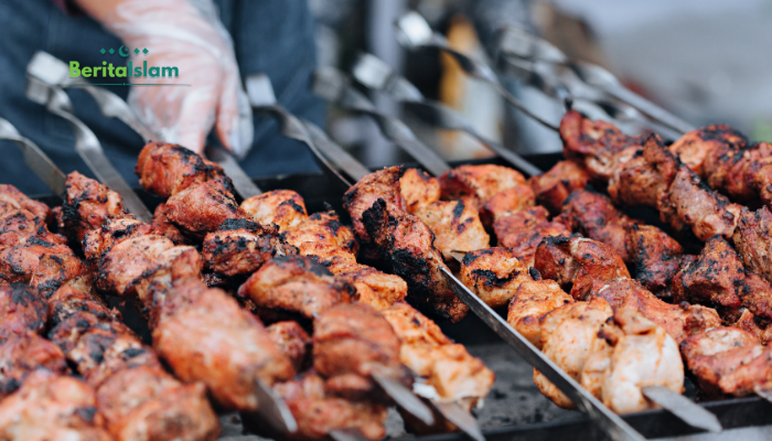 Tidak Sengaja Makan Makanan Haram, Bagaimana Hukumnya Menurut Islam?