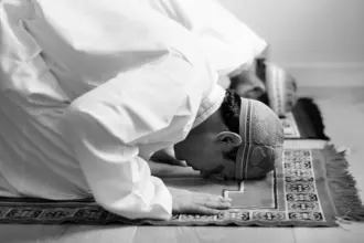 Tanda Islam Mulai Terasa Asing: 3 Bare Minimum Seorang Muslim yang Terlihat Istimewa di Zaman Sekarang